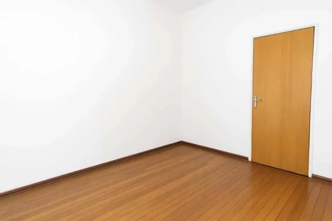 Imagem Sobrado com 3 Quartos e Quintal em Mooca – Zona Leste de São Paulo

Belíssimo sobrado de aproxim...