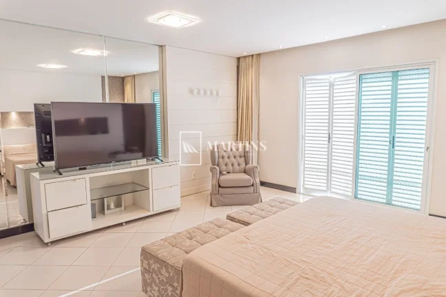 Imagem Casa com vista para o Lago - SHIS QI 28
Projeto assinado por Lauro Rocha em terreno elevado de 776 m...