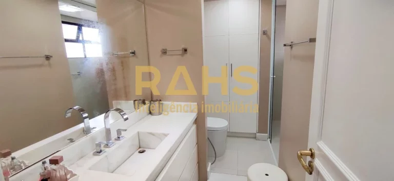 Imagem Buscando aquele apartamento amplo com 3 suítes e no Centro de Joinville? Sua busca termina aqui, es...