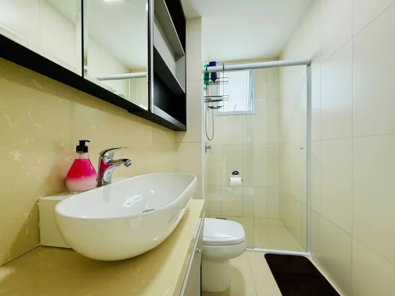 Imagem Apartamento mobiliado com 4 dormitórios sendo 2 suítes e 2 vagas de garagem em Balneário Camboriú