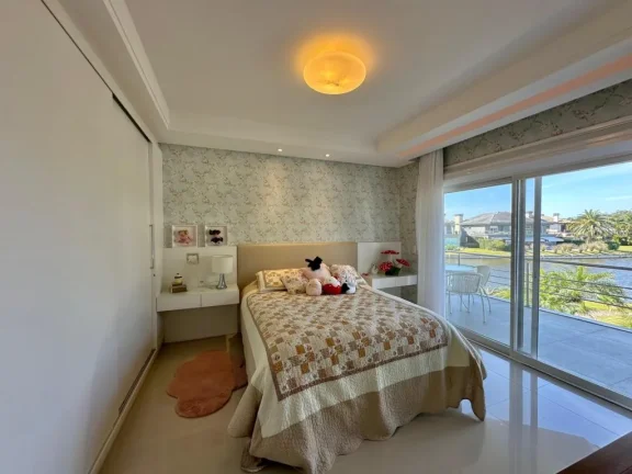 Imagem Sobrado 4 Dormitórios - Bairro Atlantida