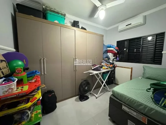 Imagem Casa completa com 3 dormitórios com ar-condicionado e suíte master no Residencial Morumbi, Uberaba