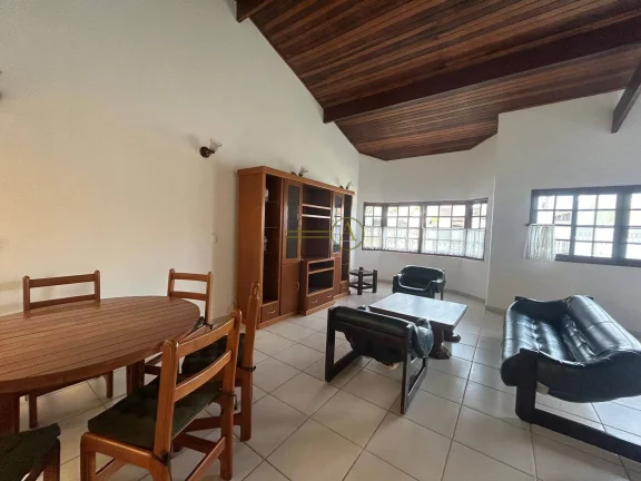 Imagem Casa à Venda – 3 Dormitórios com Suíte, Pertíssimo do Mar em Peruíbe