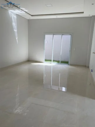 Imagem Imperdível Sobrado à Venda em Toledo-PR, Jardim La Sale II: 3 quartos, 3 suítes, 4 banheiros, 2 vagas, 200m²!