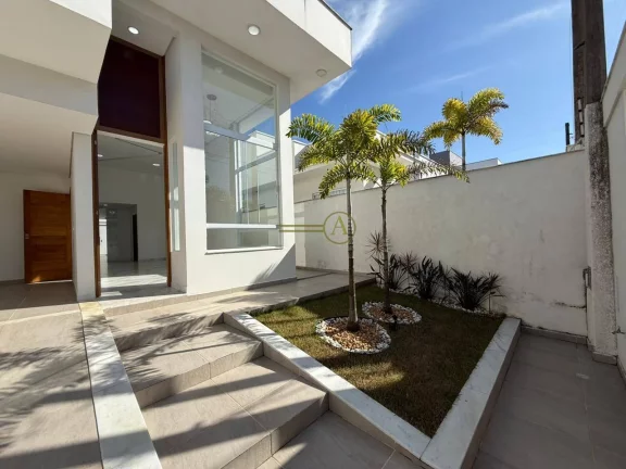 Imagem Casa térrea alto padrão com pé direito duplo, apenas 150 metros da praia