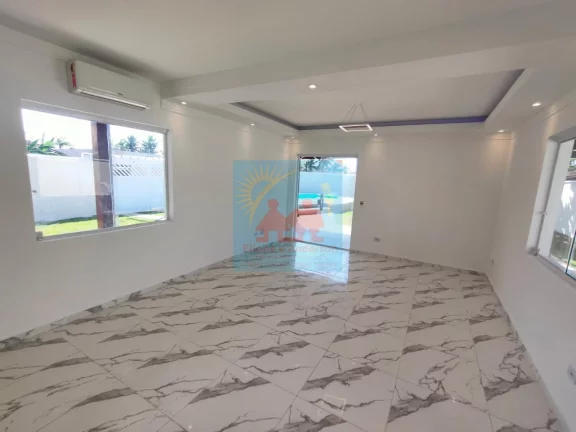 Imagem Casa à 70 metros da Praia de Itanhaém, Piscina Ampla, 3 dormitórios 789mil