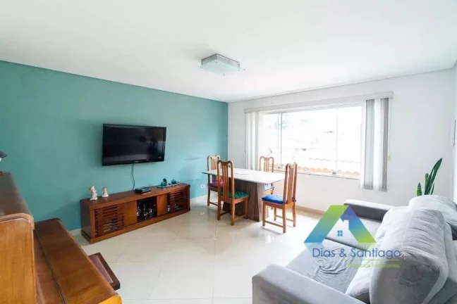Imagem CASA TÉRREA COM 3 DORMITÓRIOS E 4 VAGAS EM VILA SANTA CATARINA/SP!