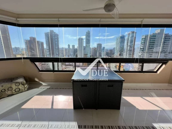 Imagem Excelente cobertura totalmente reformada à venda no bairro do Embaré - Santos, 350 m² de área útil.