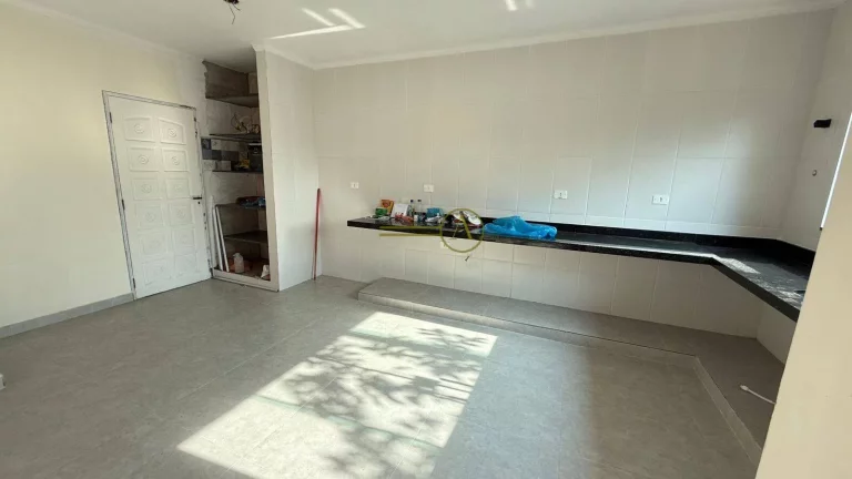 Imagem Oportunidade casa térrea apenas 100 metros da praia, totalmente reformada