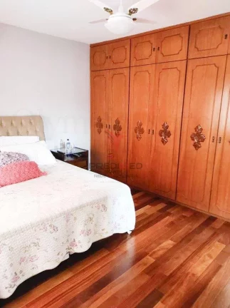 Imagem Sobrado reformadocom 3 Quartos,2 Vagas e quiosque com Churrasqueira.Bairro Jardim da Saúde