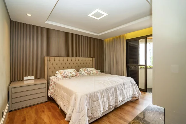 Imagem Luxuoso Apartamento em frente ao Clube Curitibano no coração do Água Verde.