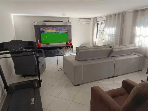 Imagem Ampla casa com 4 suítes e 4 vagas de garage, piscina e área de festa espaçosa - Fazendinha Itajaí/SC