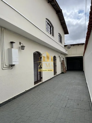 Imagem Sobrado com 363 m2, 03 suites, varias vagas de garagem, piscina.
