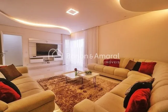 Imagem Este imóvel apresenta um projeto que privilegia a privacidade e o conforto, oferecendo ambientes am...
