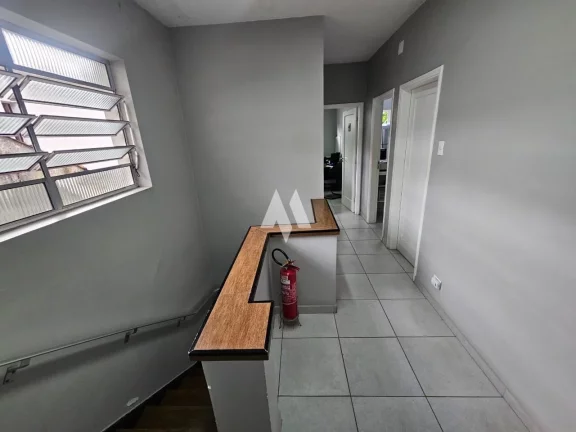 Imagem Venha conhecer este Sobrado Reformado, 3 dormitórios , 3 banheiros, uma Vaga de Garagem localizado no querido Bairro do Embaré!