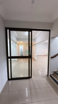 Imagem Excelente sala comercial disponível para locação na rua voluntários da franca ao lado da praça da catedral de Franca/SP
