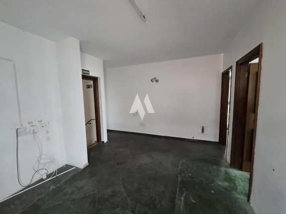 Imagem sobrado 4 dormitórios, 2 vagas, piscina, para locação