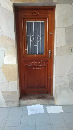 Imagem Sobrado com 250 metros quadrados, living, ampla cozinha com armários, 3 dormitórios sendo 1 suíte...