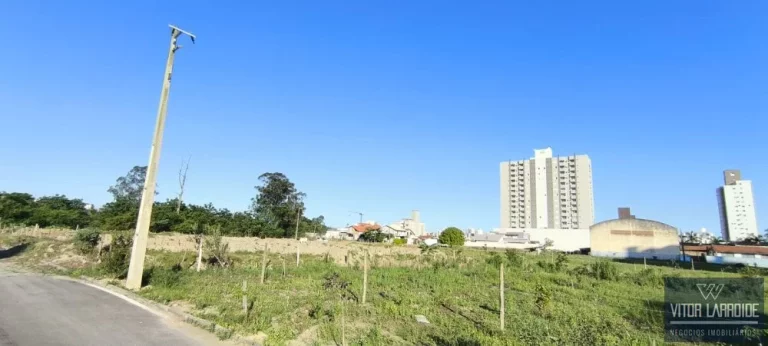 Imagem Terreno de 2.000m² à Venda no Bairro Humaitá - Tubarão/SC