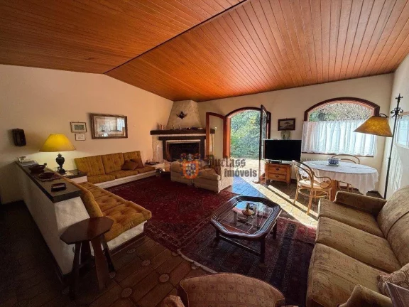 Imagem Casa com 4 dormitórios à venda, 267 m² por R$ 1.500.000,00 - Jd do Embaixador - Campos do Jordão/SP