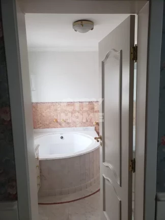 Imagem Cobertura ampla e super iluminada. Conta com pé direito alto em todo o apartamento ambientes amplos...