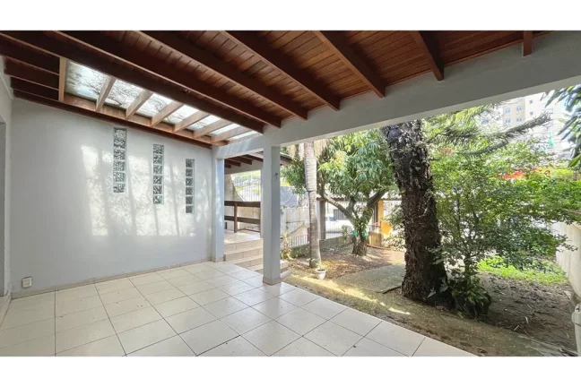 Imagem Casa com 3 Quartos à Venda, 289 m² em Petrópolis - Porto Alegre