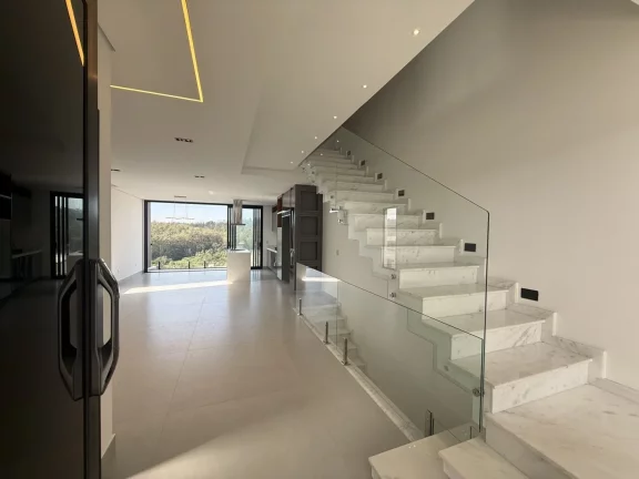 Imagem Linda Casa de 3 Suítes, Sauna, Piscina, Cascata Deslumbrante
