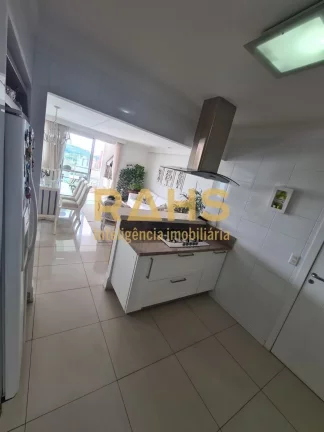 Imagem Apartamento em região Privilegiada, com sacada e vista livre para cidade. Possui 138m² de área pr...