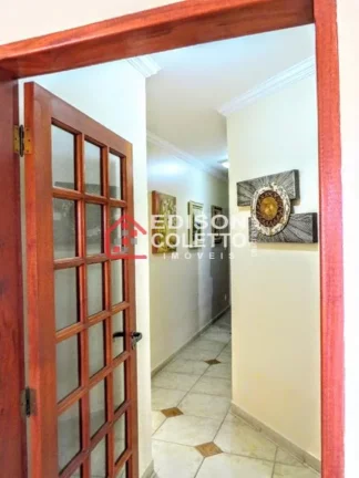 Imagem Casa de frente para área verde, Parque Santa Cecília com 3 dormitórios.