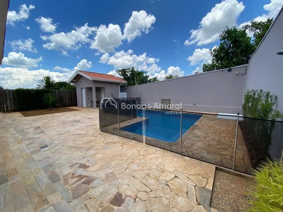 Imagem Casa à venda, com sala de estar e jantar integradas à área gourmet, piscina e terreno espaçoso. ...
