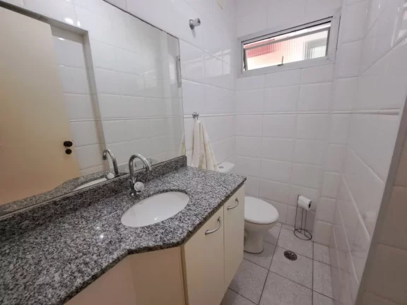Imagem APARTAMENTO AMPLO, 3 DORMITÓRIOS, 1 QUADRA DA PRAIA, PROXIMO DO MORRO DA RAPINA NO GUARUJÁ