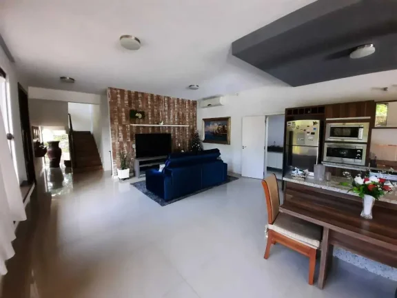 Imagem Casa de alto padrão mobiliada com 3 dormitórios sendo 1 suíte e 5 vagas de garagem em Penha