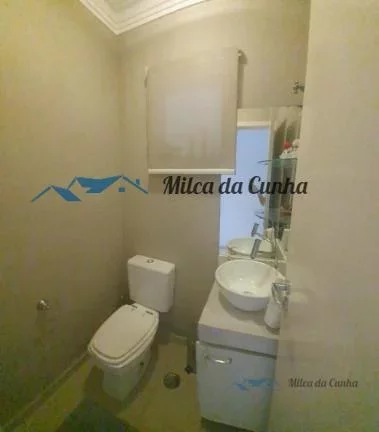 Imagem Sobrado com piscina para Venda com 3 dormitórios, 4 vagas, 220m², Vila Assunção em Santo André