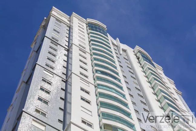 Imagem Apartamento 4 ou + dormitórios para Venda em Balneário Camboriú / SC no bairro Centro