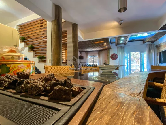 Imagem Apartamento à venda em Campos do Jordão – Luxuosa cobertura com 4 suítes
