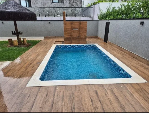 Imagem Imperdível oportunidade de adquirir casa de luxo em Votorantim-SP, no Alphaville Nova Esplanada 3, com 4 quartos, 3 suítes, 4 vagas de garagem e 204,10 m² de área.