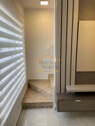 Imagem Sobrado em condomínio fechado, 2 dormitórios, sendo 2 suítes, com armários, camas e colchões, e...