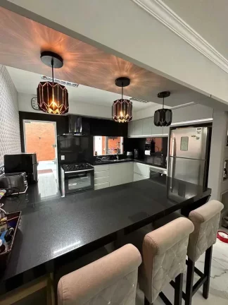 Imagem Casa com 3 dormitórios sendo 1 suíte e 2 vagas de garagem em Itapema/SC