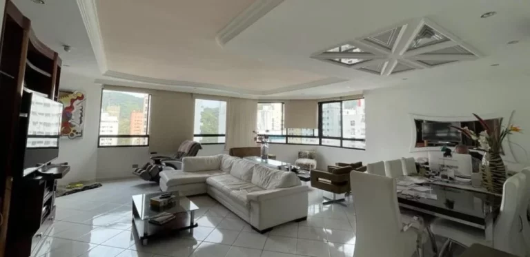Imagem AMPLO APARTAMENTO COM 3 DORMITÓRIOS, SENDO 1 SUÍTE, 2 VAGAS, NA REGIÃO NOBRE DA PITANGUEIRAS NO GUARUJÁ.