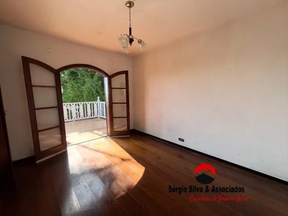 Imagem Casa a Venda Localizado no Bairro Jardim Califórnia em Campos do Jordão-SP.