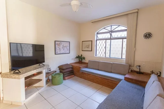 Imagem Casa ampla em lote de 360m², localizada no bairro Santa Inês, ideal para quem busca espaço, confo...