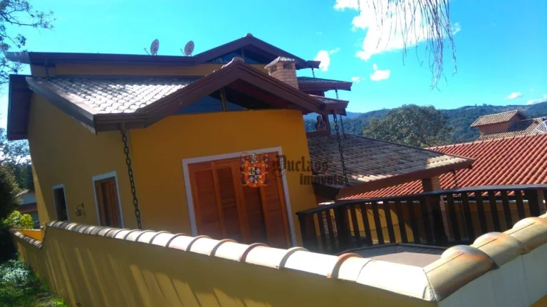 Lindo Sobrado em Joanópolis - Condomínio na Beira da Represa