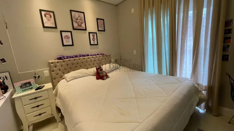 Imagem Apartamento diferenciado com 4 suítes, piscina e quadra esportiva no Av. Brasil
