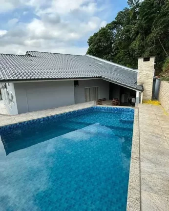 Imagem Casa com 3 dormitórios sendo 1 suíte com hidro e 2 vagas - Glória | Joinville/SC