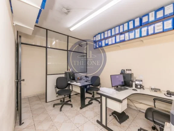 Imagem Casa Comercial à Venda em São Paulo - Bairro Saúde: 2 Salas, 6 Banheiros, 2 Vagas de Garagem, 400m² de Área.