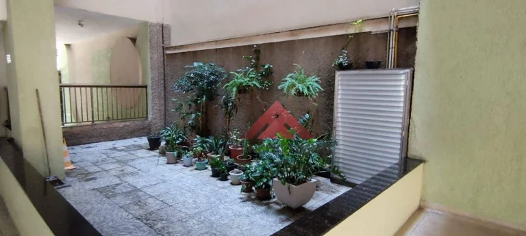 Imagem Apartamento em local previlegiado em icarai,a 40metros da praia,composto de sala 02 quartos,wc social,cozinha,area de serviço,e dependencias completas