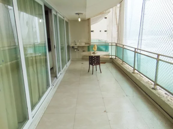 Imagem Pitangueiras - Frente ao mar, maravilhosa vista, 246,00 m² de área útil, 2 vagas e 4 dormitórios.