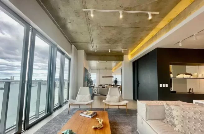 Imagem Apartamento frente mar mobiliado com 5 suítes e 4 vagas de garagem em Balneário Camboriú