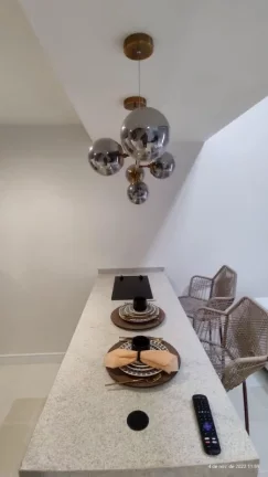 Imagem A 5ª Avenida Imóveis selecionou esse apartamento de 1/4 Sala Duplex no BAHIA LODGE, ancorado no melhor ponto do Rio Vermelho, debruçado sobre o mar: