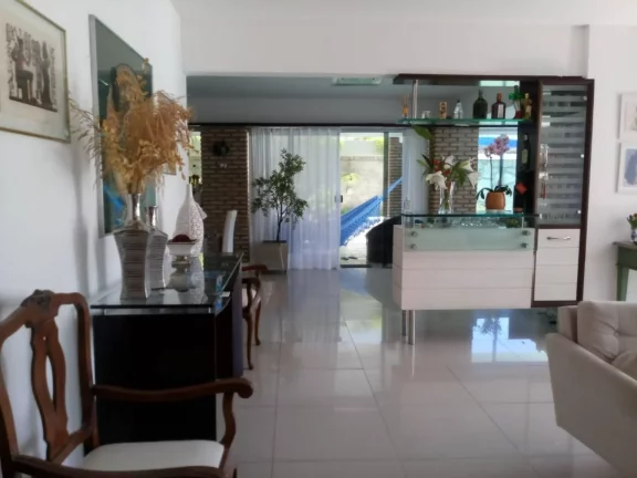 Imagem Casa à venda no bairro Suissa - Espaçosa com 5 quartos e 4 vagas de garagem!
